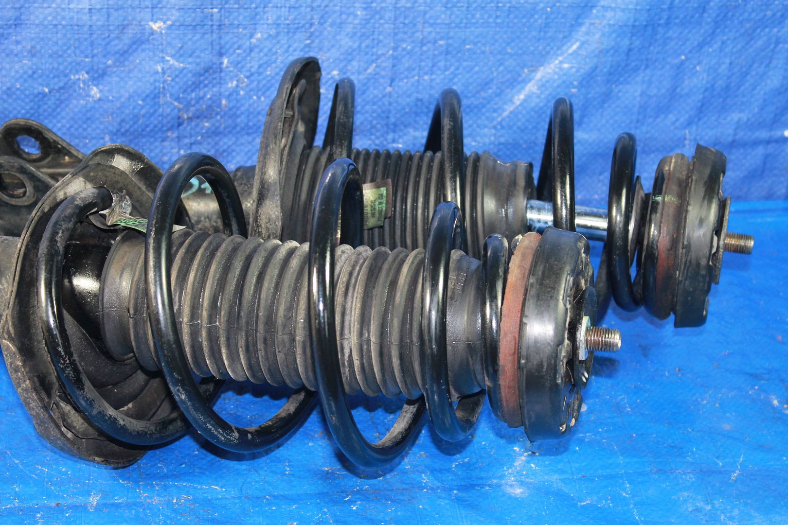 1315 CHEVROLET CAMARO SS OEM FRONT SUSPENSION STRUT ASSEMBLIES LH RH