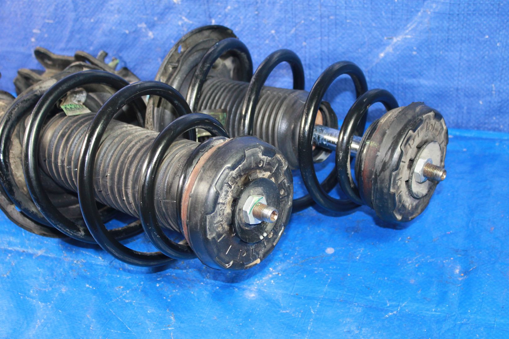 1315 CHEVROLET CAMARO SS OEM FRONT SUSPENSION STRUT ASSEMBLIES LH RH